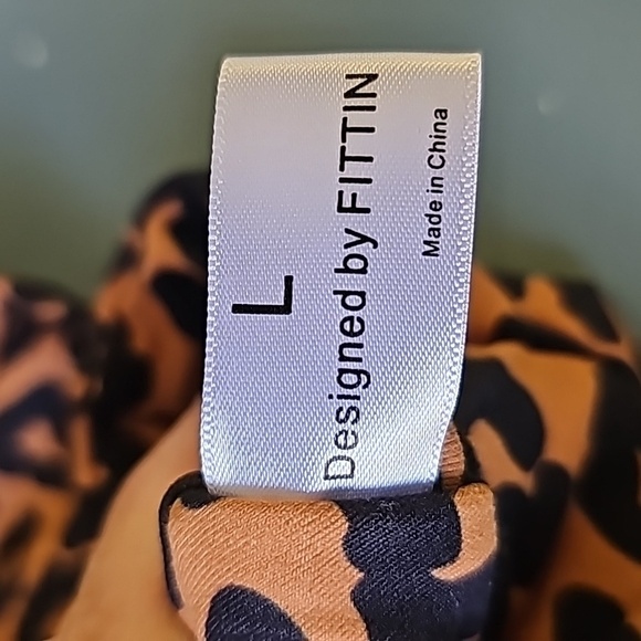 Designed by Fittin, active wear sports/dra,‎ size large. Animal Print. Nice cond - Picture 5 of 8